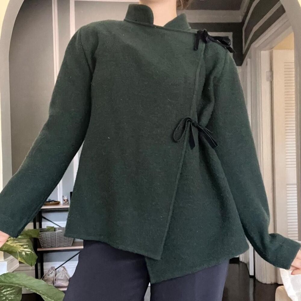 Parisian chic Antoine & Lili green 100% wool jacket w black ribbon ties, size 4